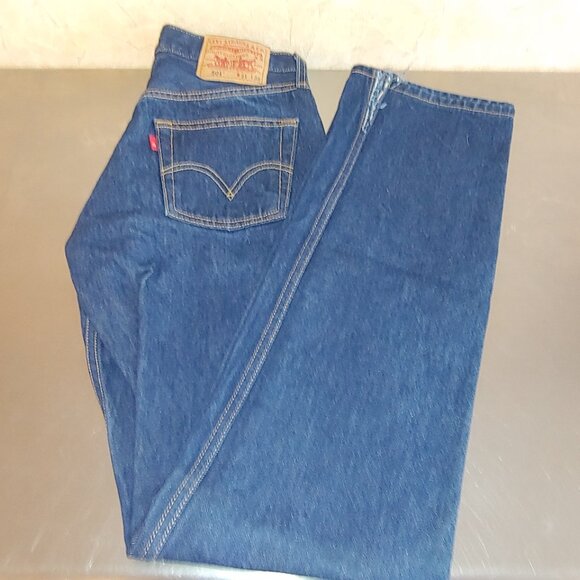 31 X 38 BUTTON FLY ** 501 ** INDIGO LEVI’S that are just as Clean as a Whistle.. - Picture 1 of 7